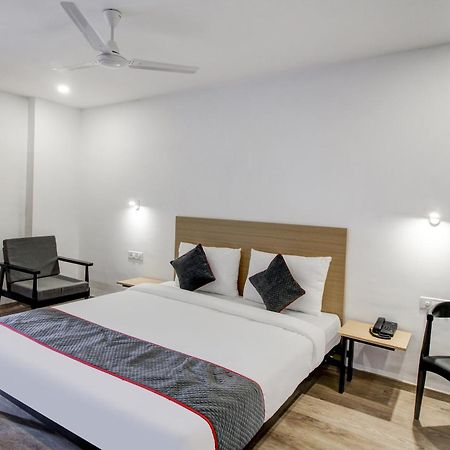 Super Townhouse Rcc Majestic 397 Lb Nagar Hotel Haiderabad Buitenkant foto