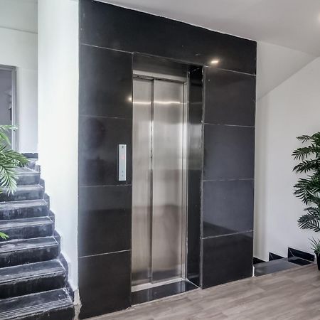 Super Townhouse Rcc Majestic 397 Lb Nagar Hotel Haiderabad Buitenkant foto