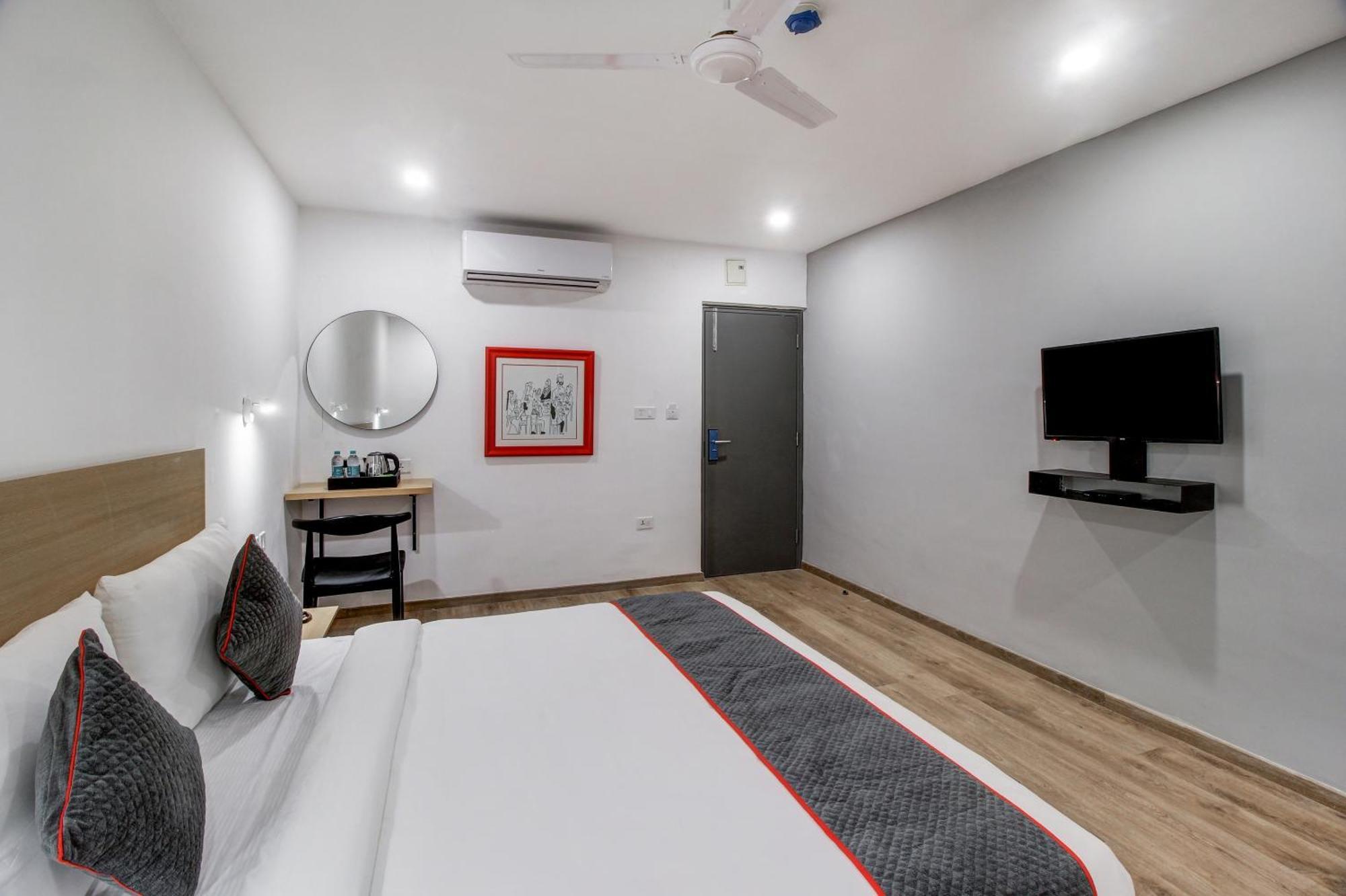 Super Townhouse Rcc Majestic 397 Lb Nagar Hotel Haiderabad Buitenkant foto