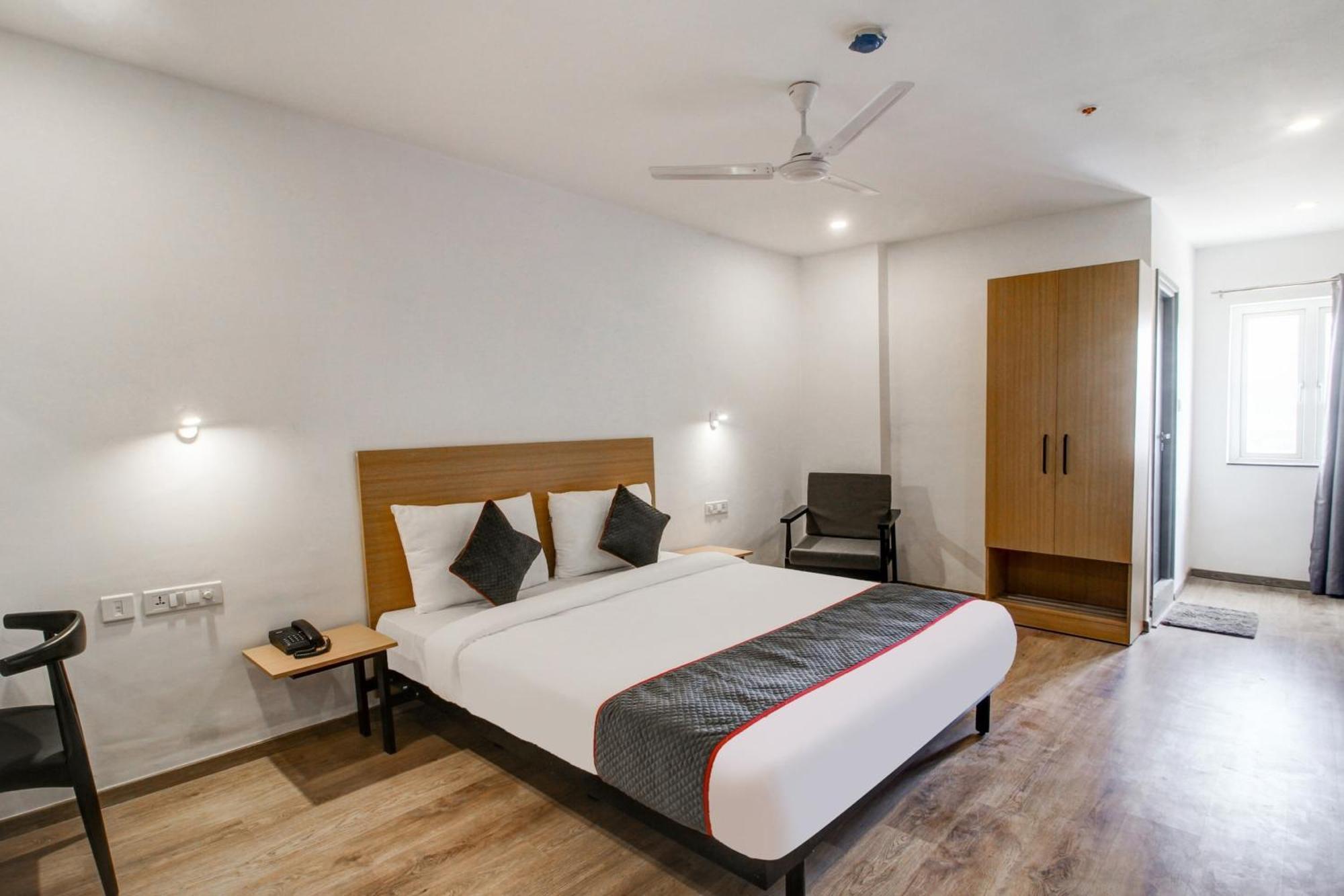 Super Townhouse Rcc Majestic 397 Lb Nagar Hotel Haiderabad Buitenkant foto