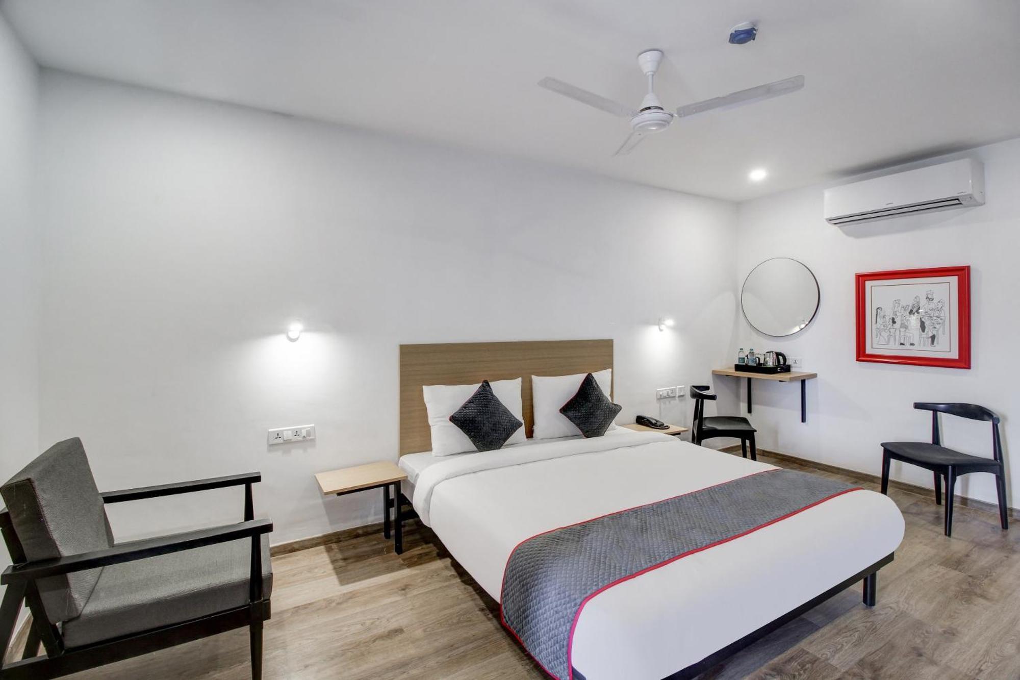Super Townhouse Rcc Majestic 397 Lb Nagar Hotel Haiderabad Buitenkant foto
