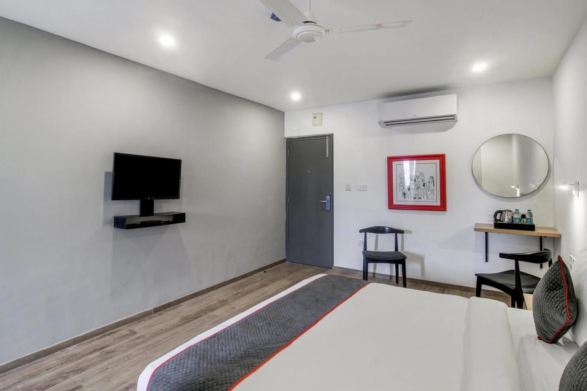 Super Townhouse Rcc Majestic 397 Lb Nagar Hotel Haiderabad Buitenkant foto