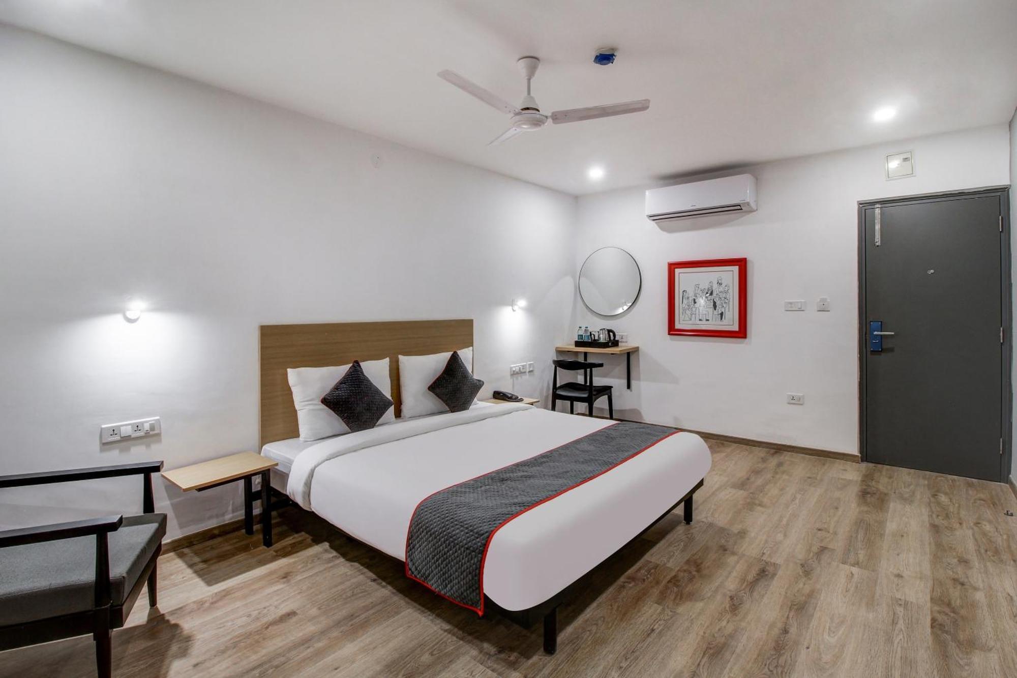 Super Townhouse Rcc Majestic 397 Lb Nagar Hotel Haiderabad Buitenkant foto