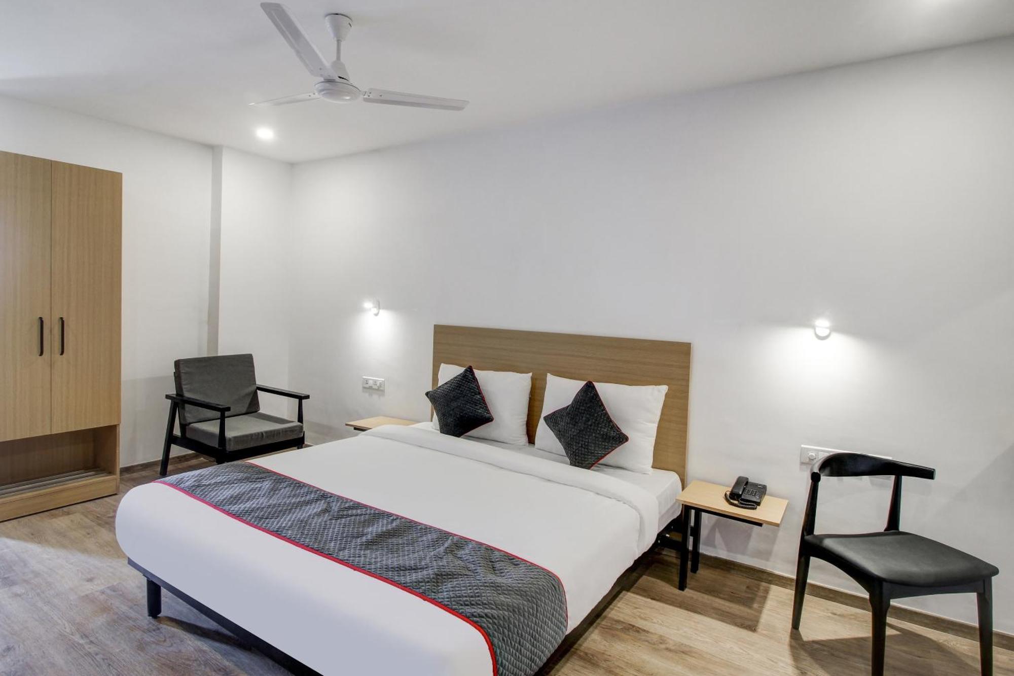 Super Townhouse Rcc Majestic 397 Lb Nagar Hotel Haiderabad Buitenkant foto