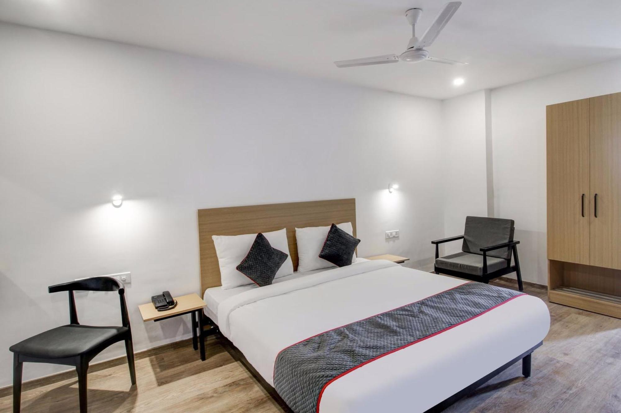 Super Townhouse Rcc Majestic 397 Lb Nagar Hotel Haiderabad Buitenkant foto