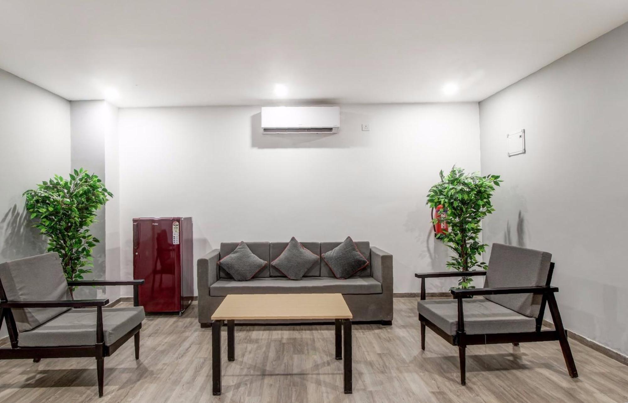 Super Townhouse Rcc Majestic 397 Lb Nagar Hotel Haiderabad Buitenkant foto