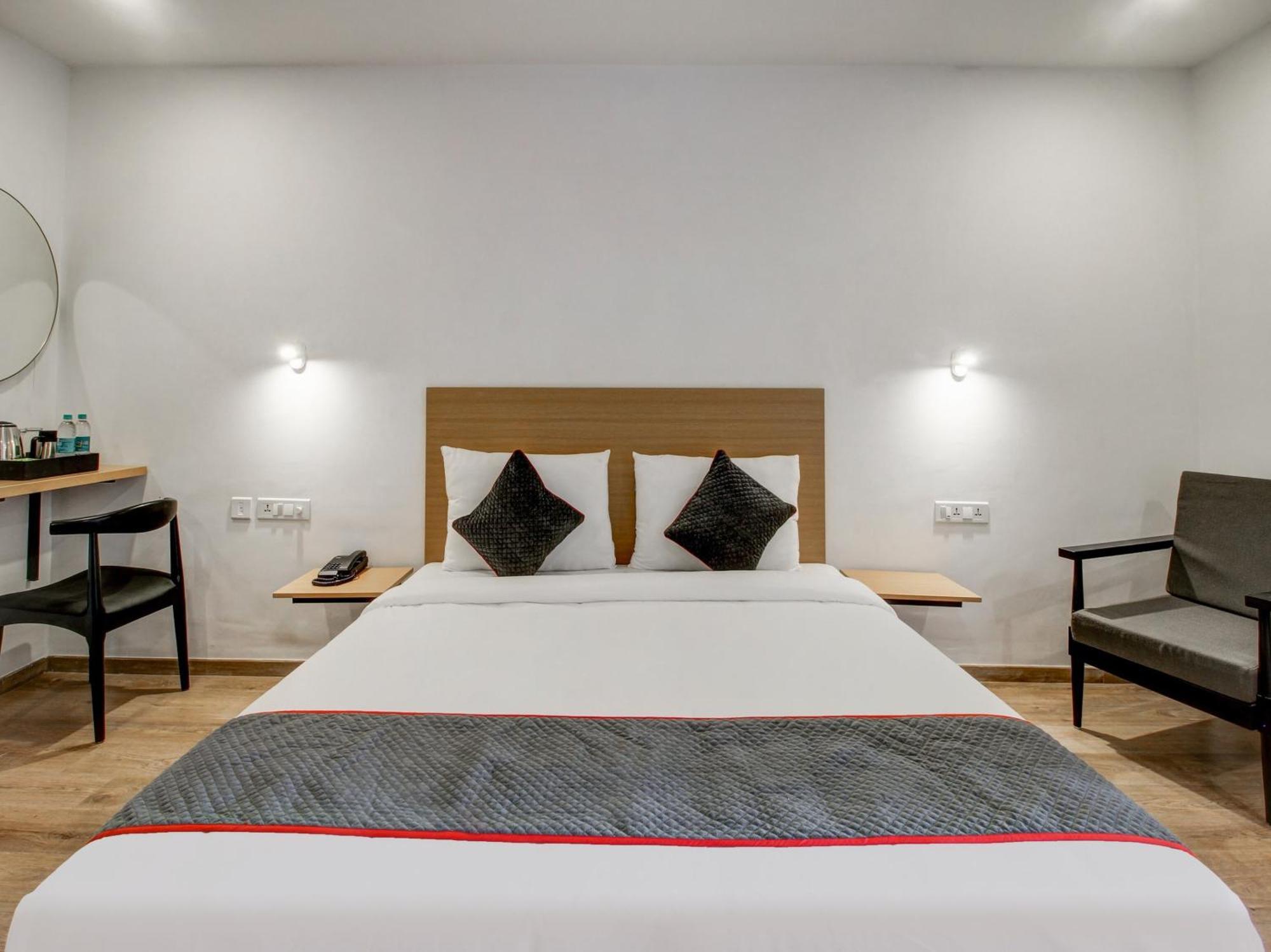 Super Townhouse Rcc Majestic 397 Lb Nagar Hotel Haiderabad Buitenkant foto