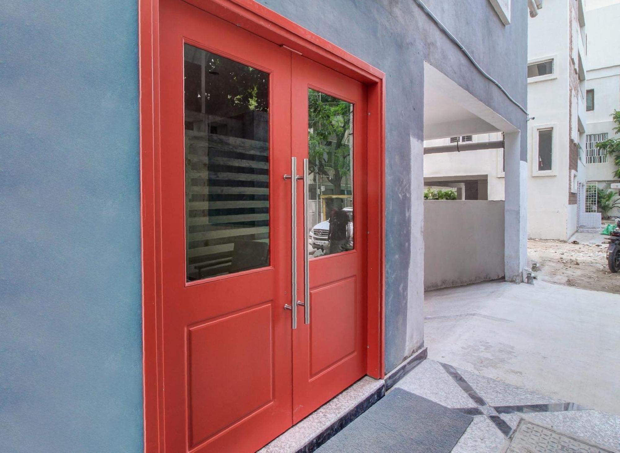 Super Townhouse Rcc Majestic 397 Lb Nagar Hotel Haiderabad Buitenkant foto