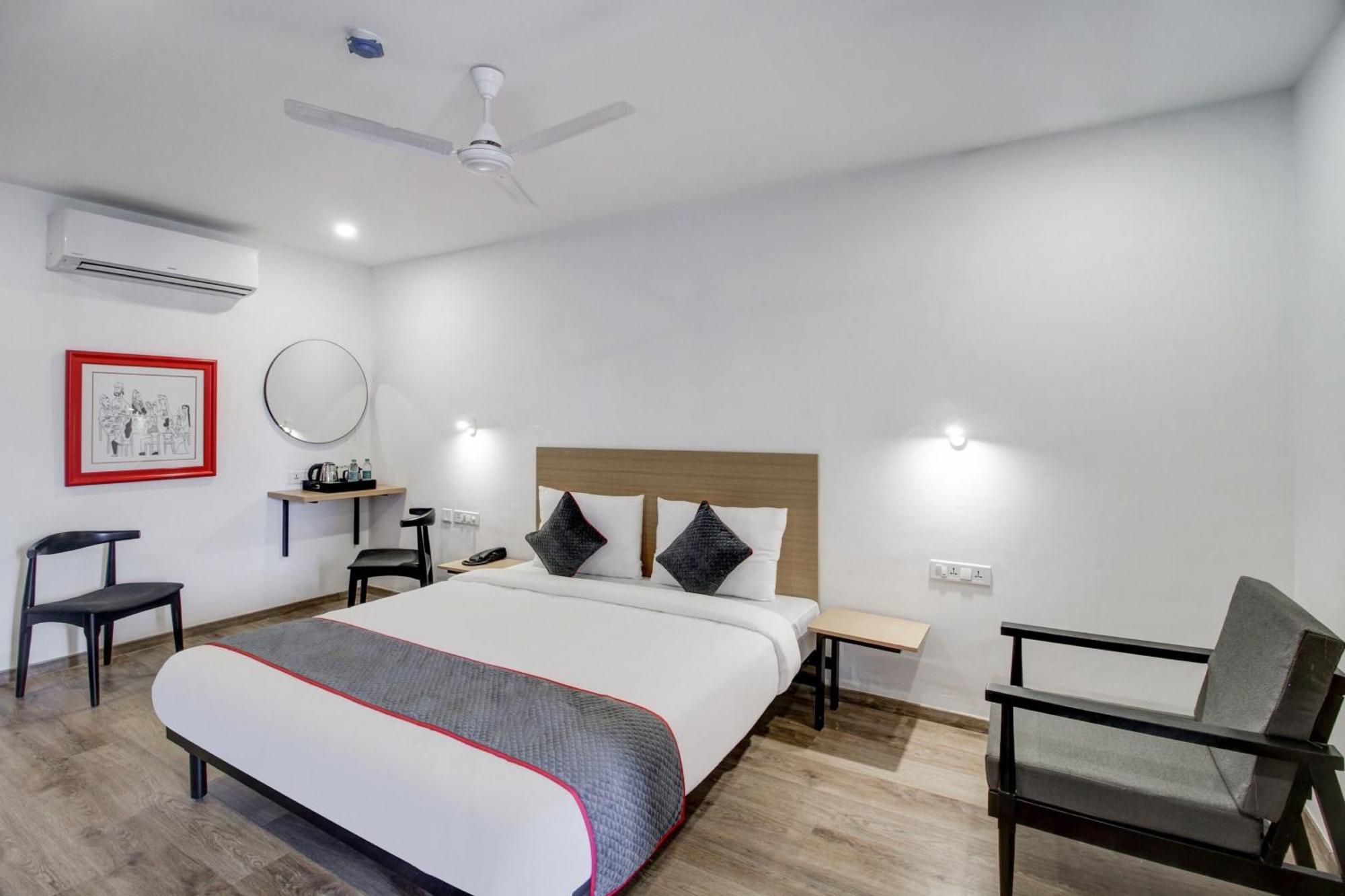 Super Townhouse Rcc Majestic 397 Lb Nagar Hotel Haiderabad Buitenkant foto